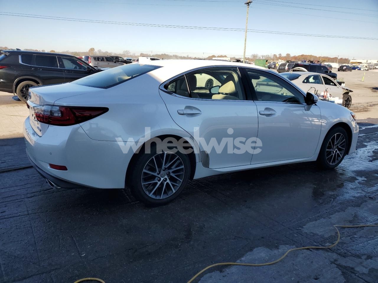 Photo 3 of 2016 LEXUS ES 350 (VIN JTHBK1GG2G2232060)