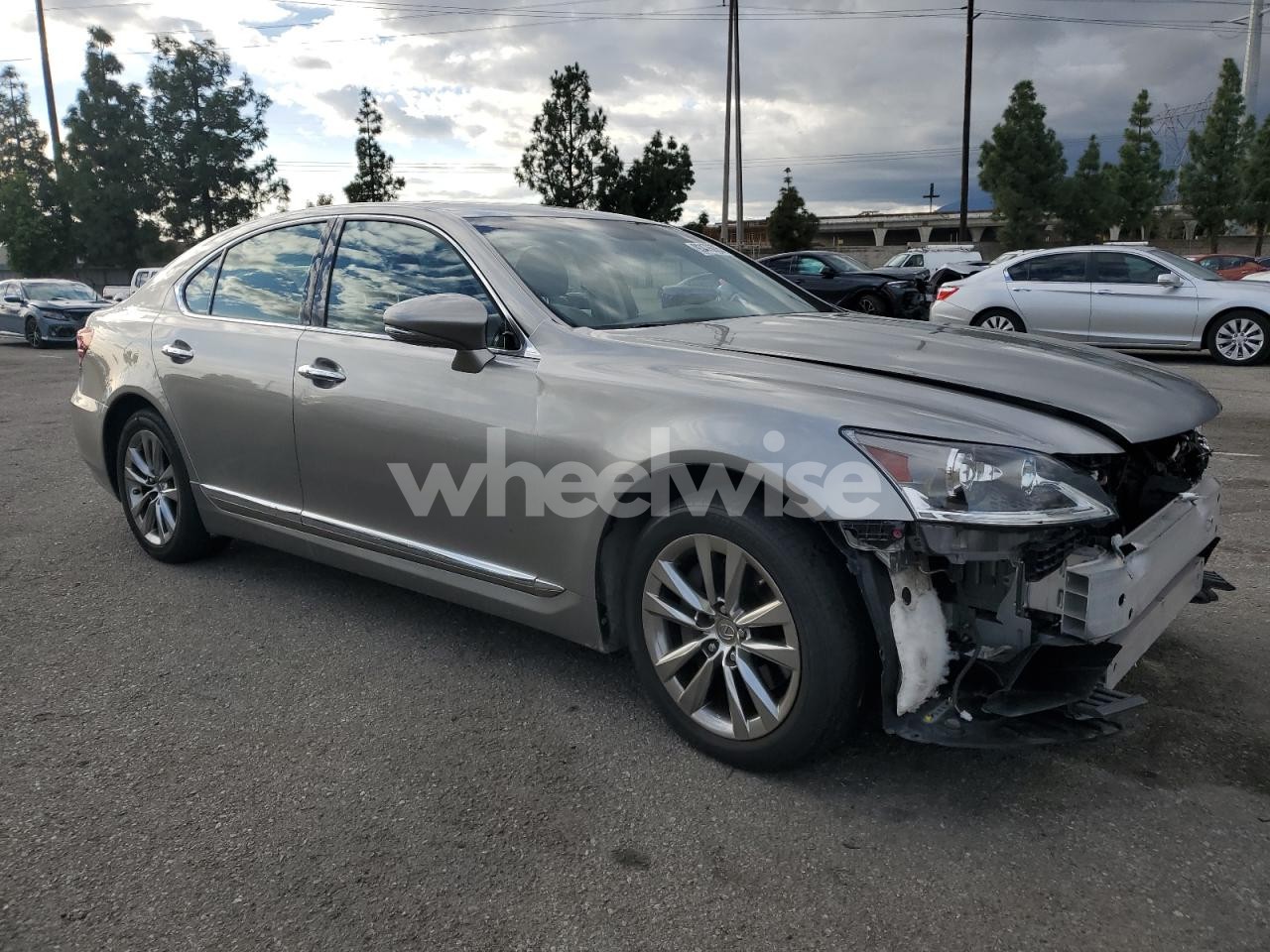 Photo 4 of 2016 LEXUS LS 460 (VIN JTHBL5EFXG5140997)