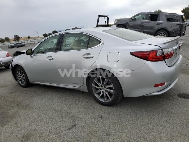 Photo 3 of 2016 LEXUS ES 300H (VIN JTHBW1GGXG2112673)