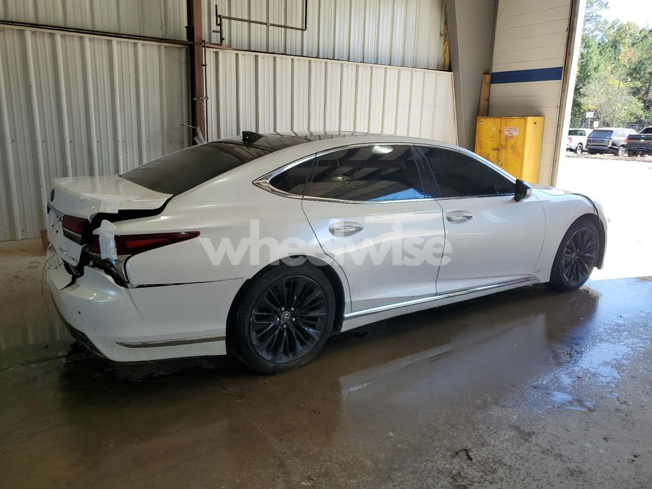 Photo 3 of 2018 LEXUS LS 500 (VIN JTHC5LFF6J5003841)