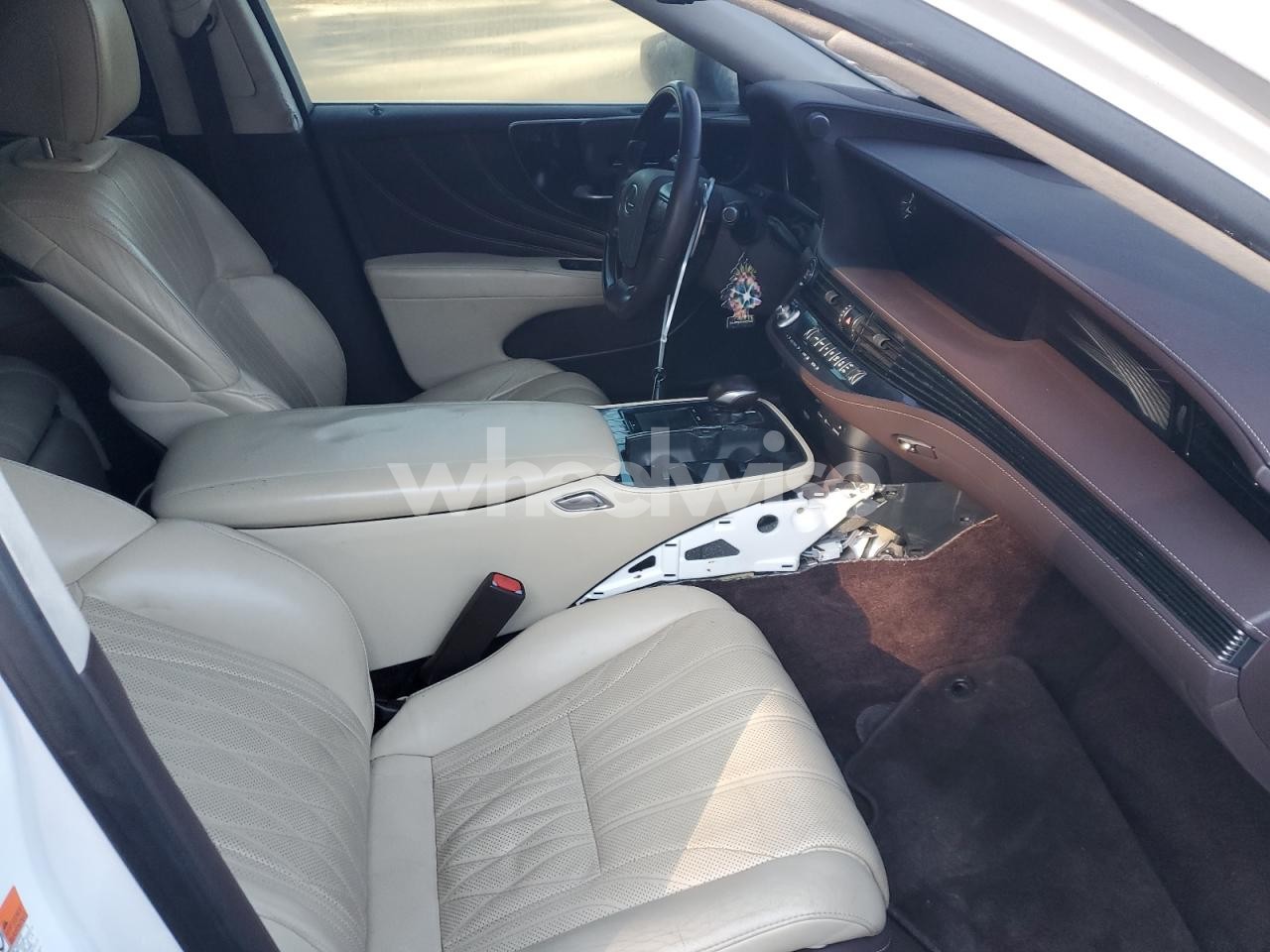 Photo 7 of 2018 LEXUS LS 500 (VIN JTHC5LFF6J5003841)