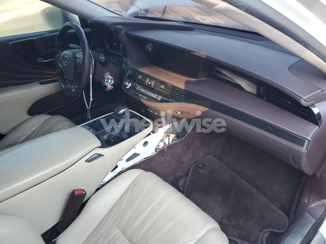 Photo 8 of 2018 LEXUS LS 500 (VIN JTHC5LFF6J5003841)