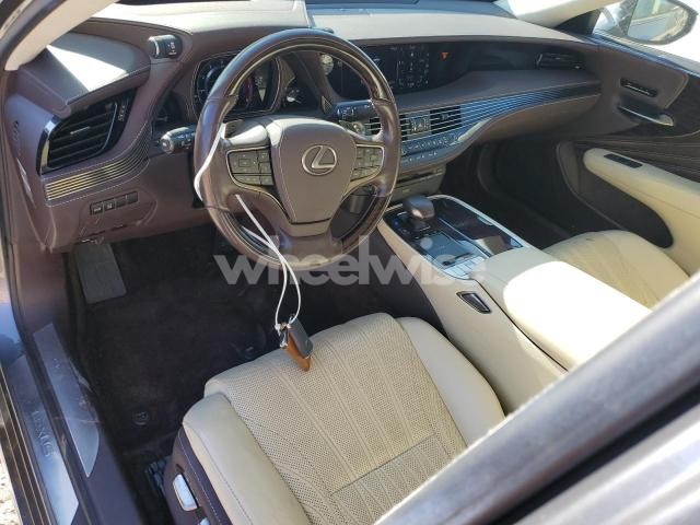 Photo 8 of 2018 LEXUS LS 500 N/A (VIN JTHC5LFF7J5004562)