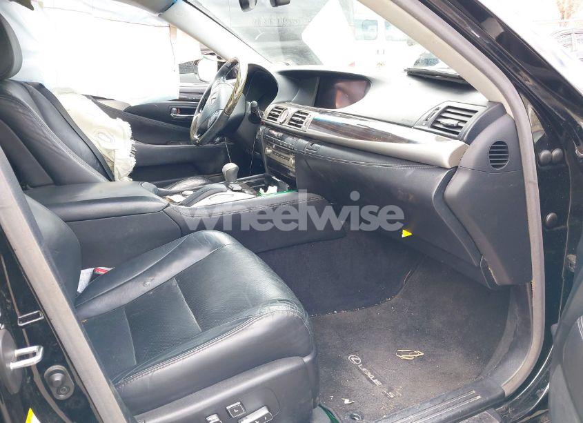 Photo 5 of 2017 Lexus Ls 460 (VIN JTHCL5EF2H5028166)