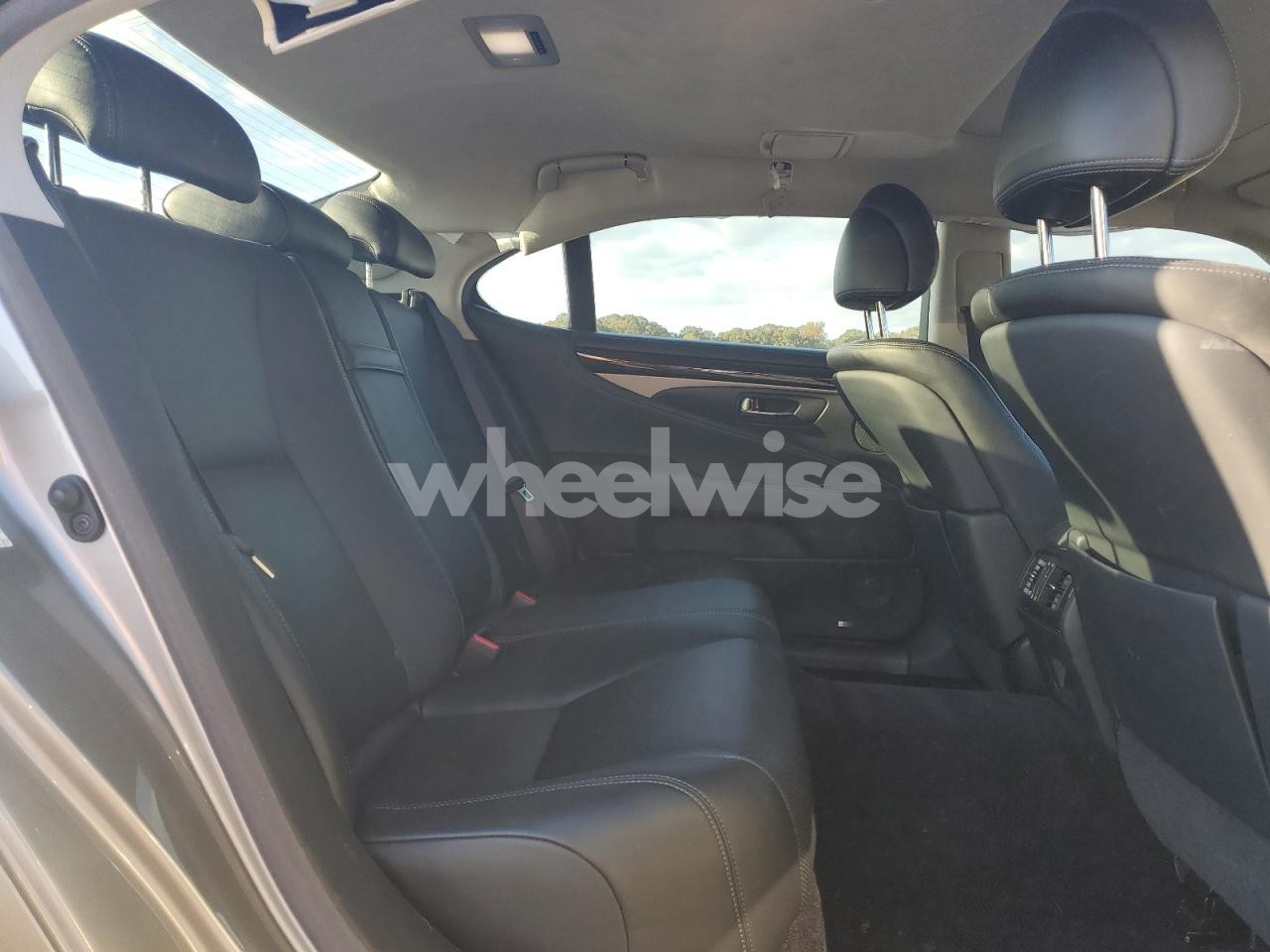 Photo 10 of 2017 LEXUS LS 460L (VIN JTHDL5EF1H5008186)