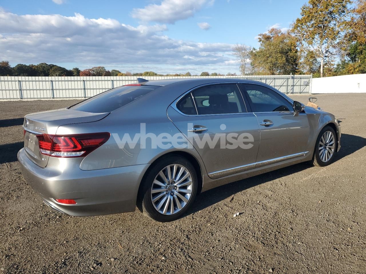 Photo 3 of 2017 LEXUS LS 460L (VIN JTHDL5EF1H5008186)