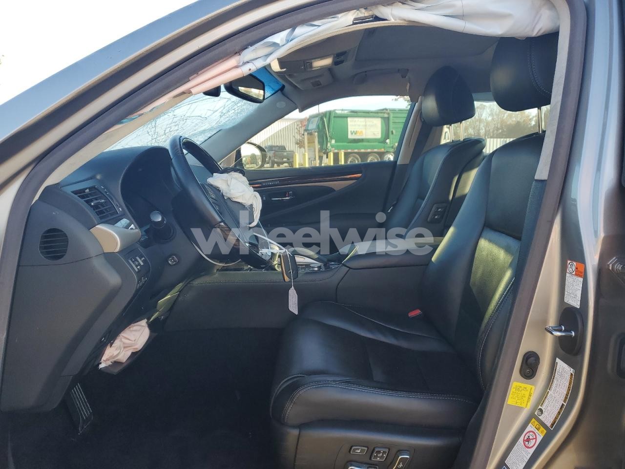 Photo 7 of 2017 LEXUS LS 460L (VIN JTHDL5EF1H5008186)