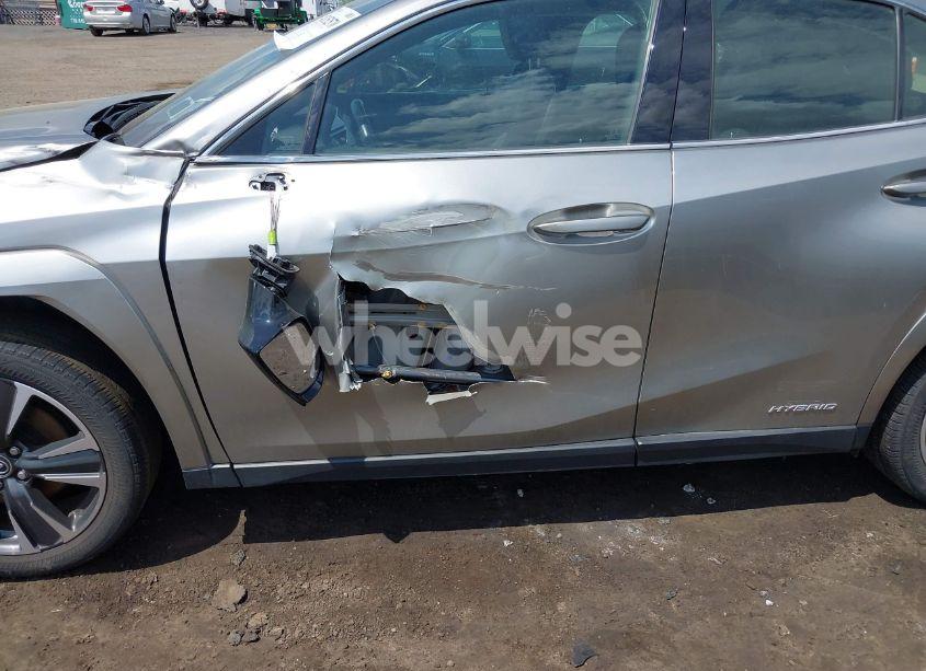 Photo 17 of 2022 Lexus Ux 250H (VIN JTHP9JBHXN2054896)