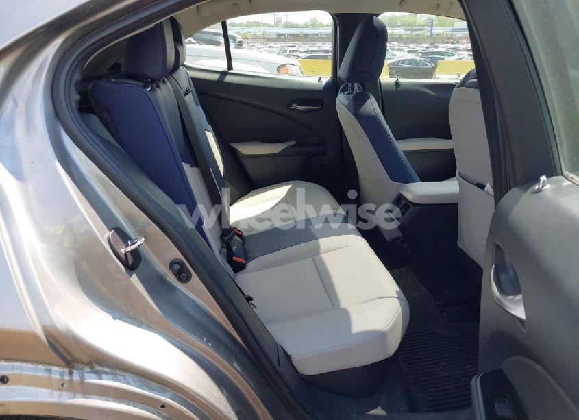 Photo 8 of 2022 Lexus Ux 250H (VIN JTHP9JBHXN2054896)