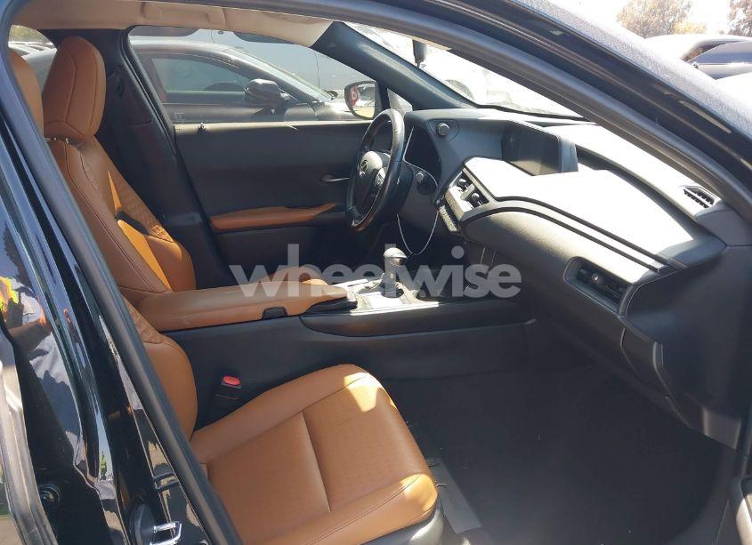 Photo 5 of 2022 Lexus Ux 200 (VIN JTHX3JBH8N2047074)