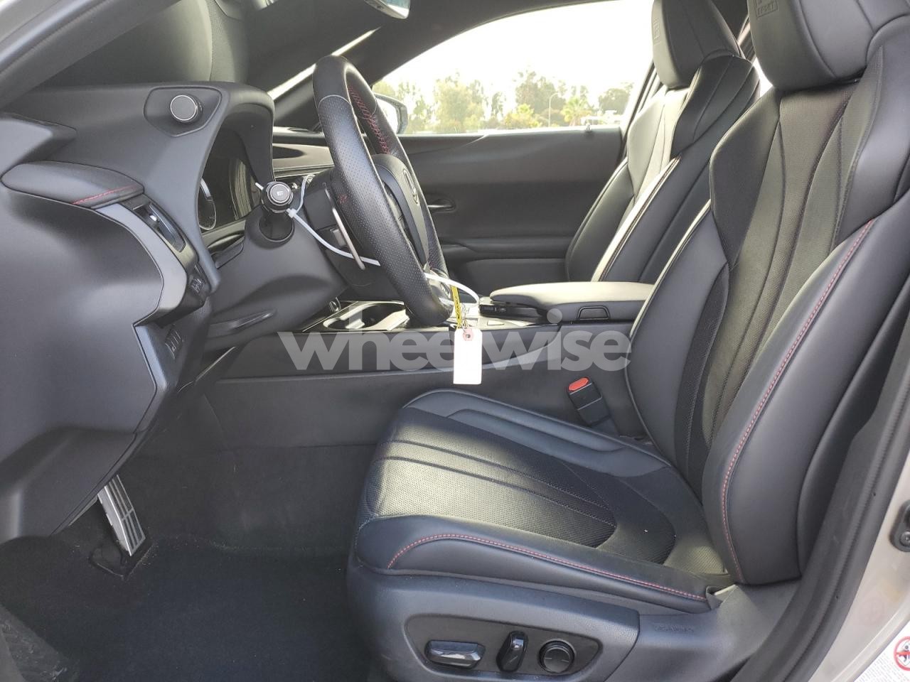 Photo 7 of 2019 LEXUS UX 200 N/A (VIN JTHY3JBH3K2013043)