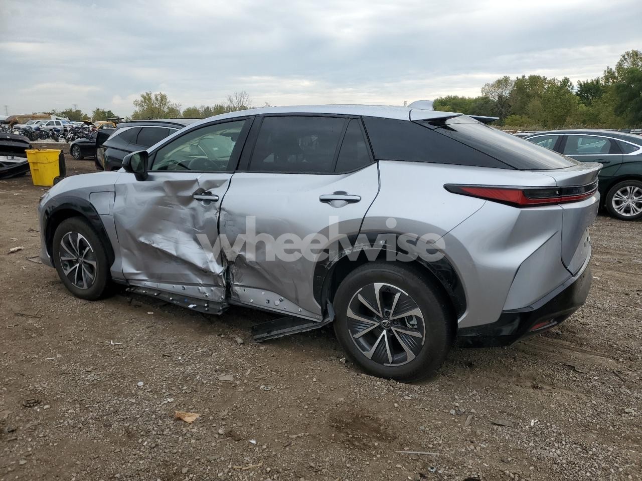 Photo 2 of 2025 LEXUS RZ 300E (VIN JTJABABB4SA008146)