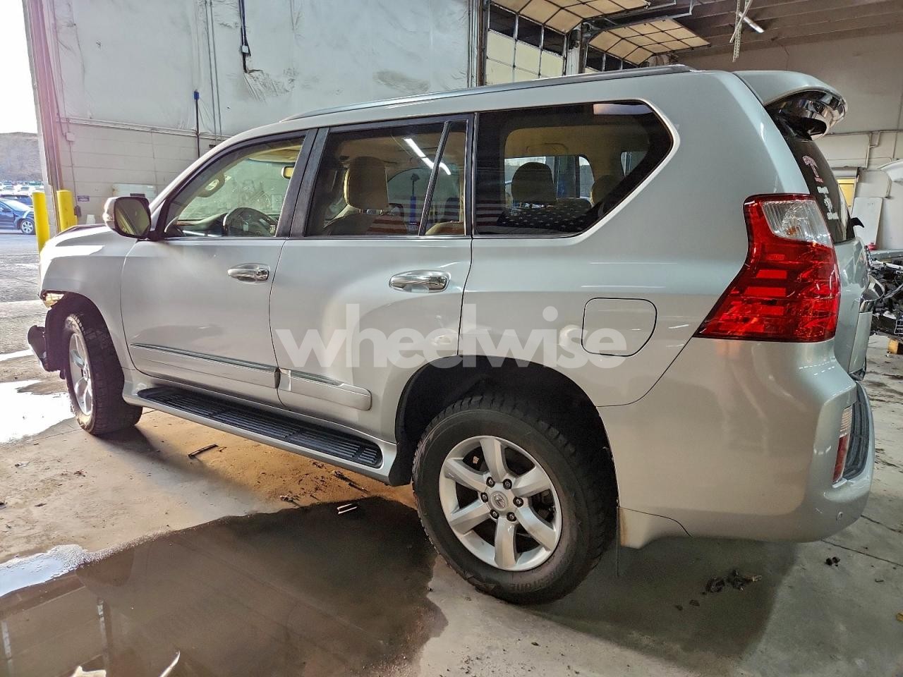 Photo 2 of 2012 LEXUS GX 460 (VIN JTJBM7FX9C5044660)