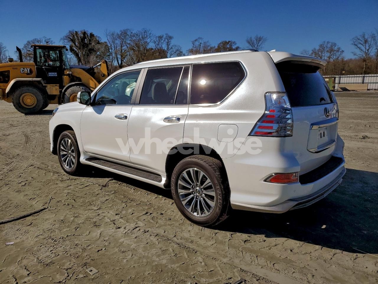 Photo 2 of 2023 LEXUS GX 460 LUXURY (VIN JTJGM7BX9P5355250)