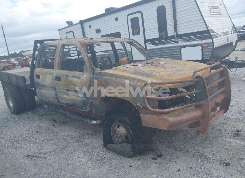 Photo 3 of 2005 Chevrolet Silverado 3500 LT (VIN JTJHA31U040******)