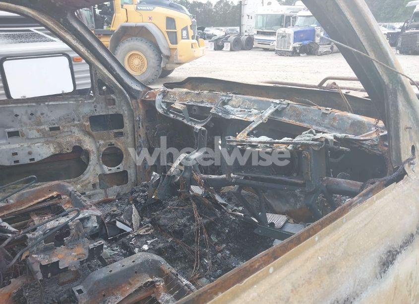 Photo 5 of 2005 Chevrolet Silverado 3500 LT (VIN JTJHA31U040******)