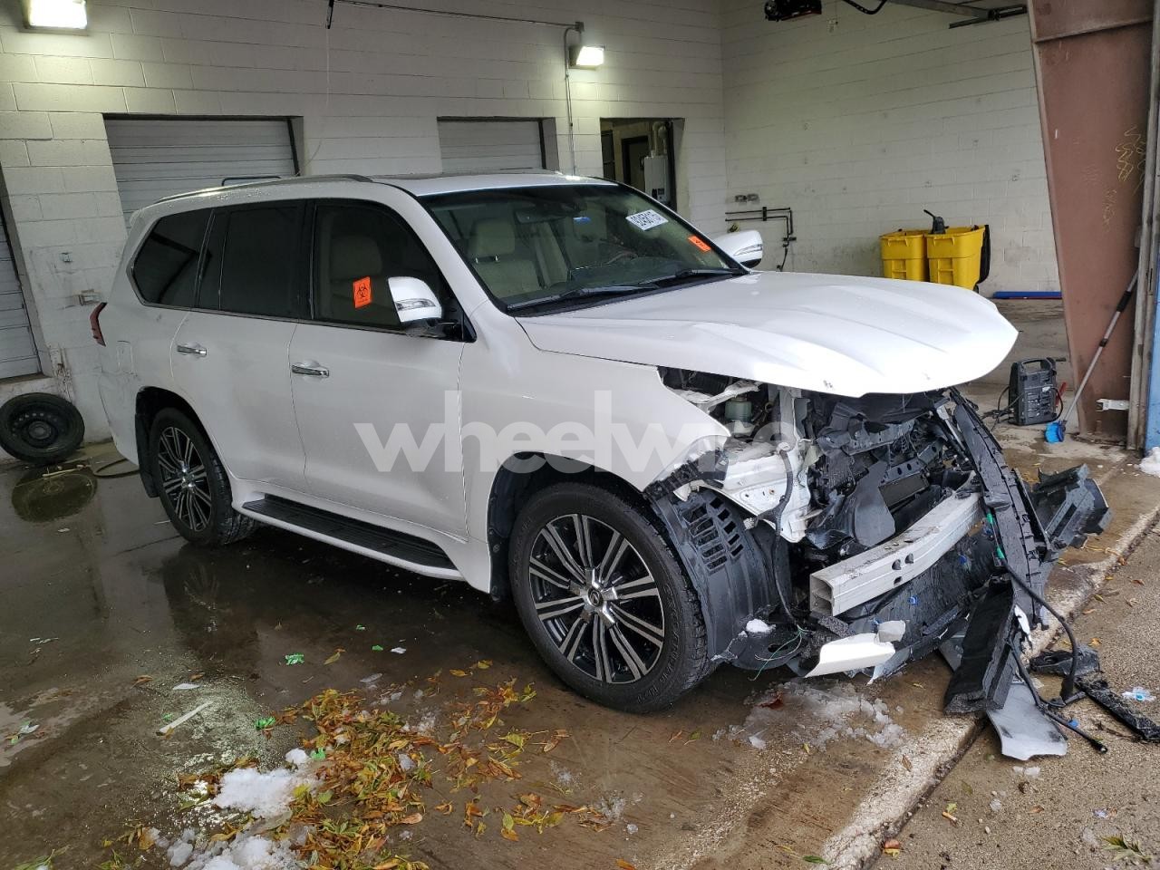 Photo 4 of 2018 LEXUS LX 570 (VIN JTJHY7AXXJ4264317)