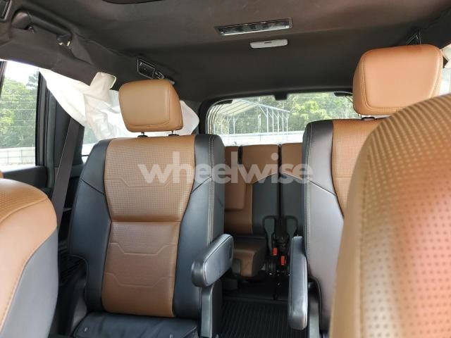 Photo 2 of 2024 LEXUS GX 550 LUXURY (VIN JTJVBCDX7R5002608)