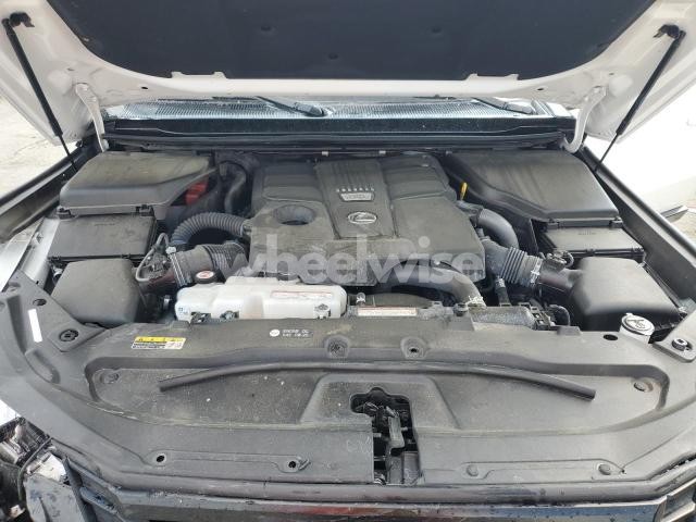 Photo 5 of 2024 LEXUS GX 550 LUXURY (VIN JTJVBCDX7R5002608)