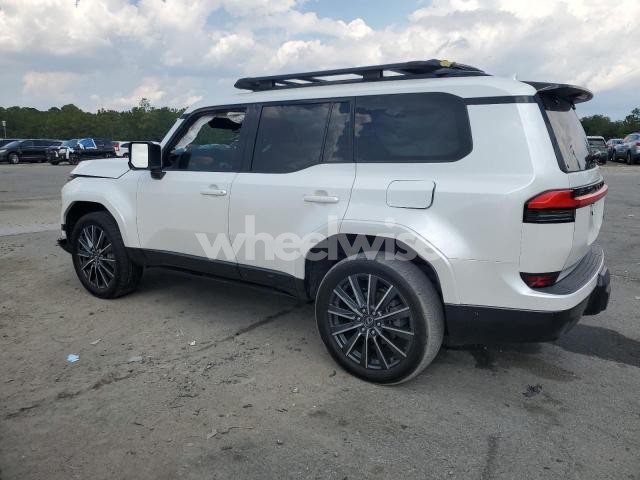 Photo 8 of 2024 LEXUS GX 550 LUXURY (VIN JTJVBCDX7R5002608)