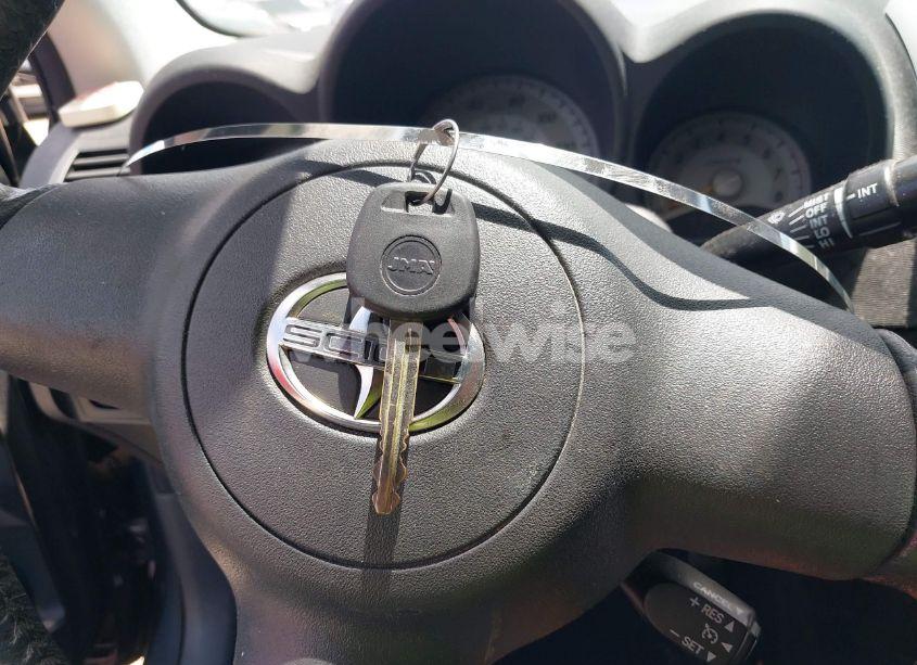 Photo 11 of 2005 Scion Tc N/A (VIN JTKDE167650030746)