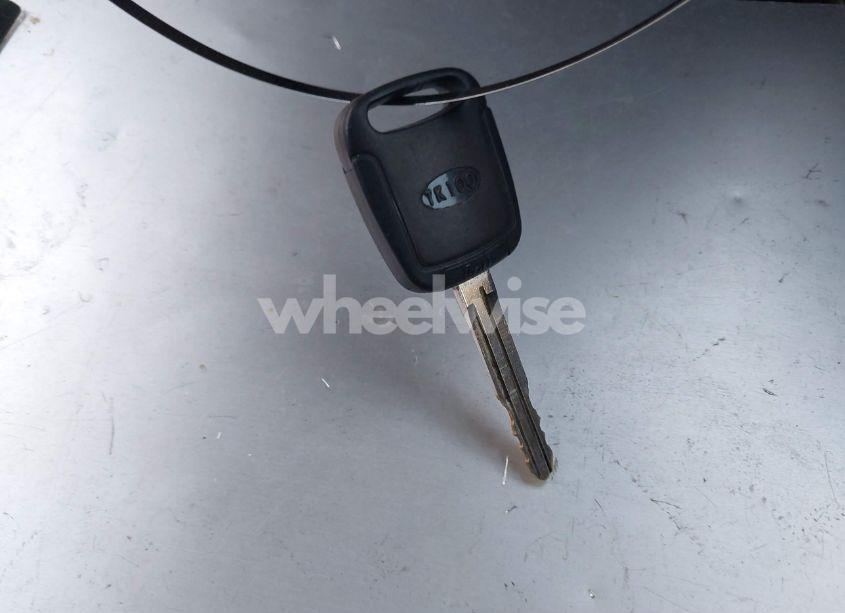 Photo 11 of 2005 Scion Tc N/A (VIN JTKDE167750030271)