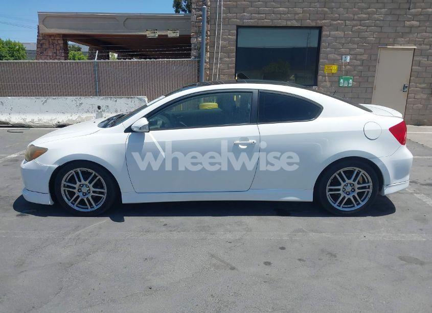 Photo 14 of 2005 Scion Tc N/A (VIN JTKDE177350044909)