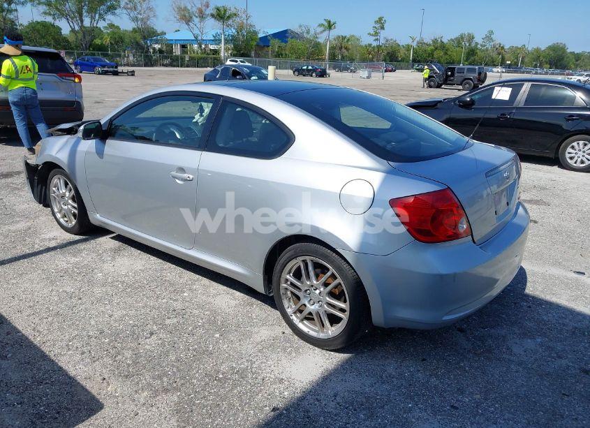 Photo 3 of 2005 Scion Tc N/A (VIN JTKDE177750018300)