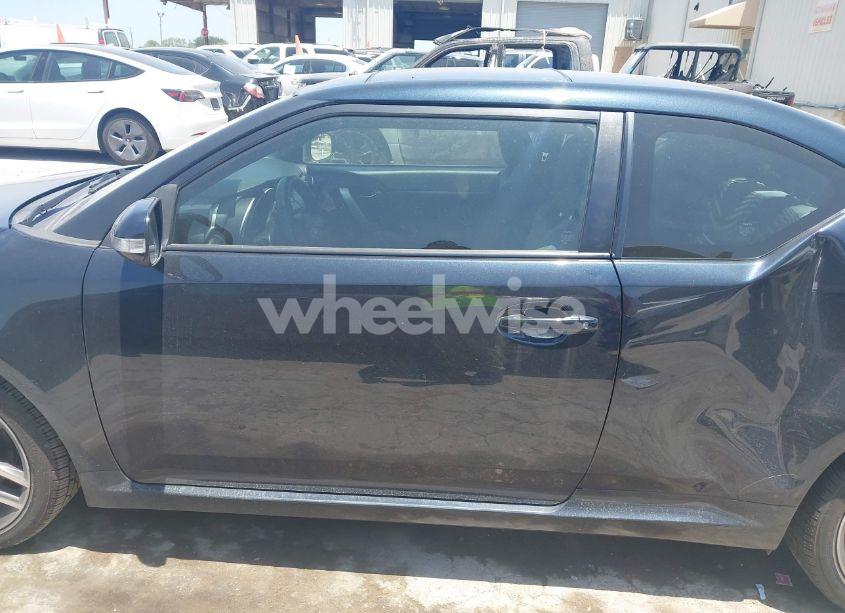 Photo 14 of 2016 Scion Tc N/A (VIN JTKJF5C71GJ014933)