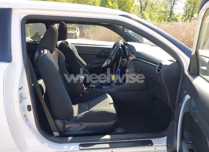 Photo 5 of 2011 Scion Tc N/A (VIN JTKJF5C73B3013201)