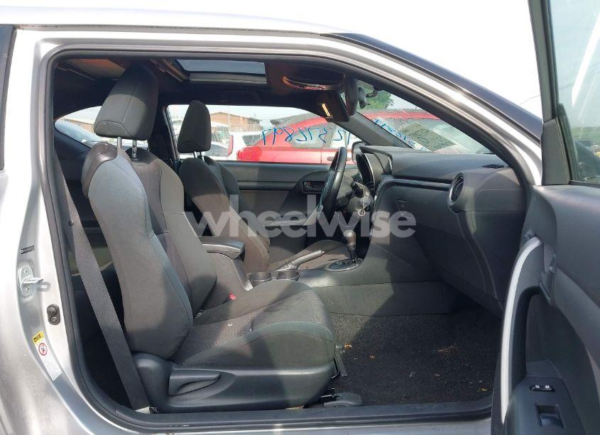 Photo 5 of 2011 Scion Tc N/A (VIN JTKJF5C74B3007245)