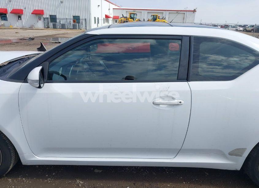 Photo 15 of 2014 Scion Tc N/A (VIN JTKJF5C77E3081151)