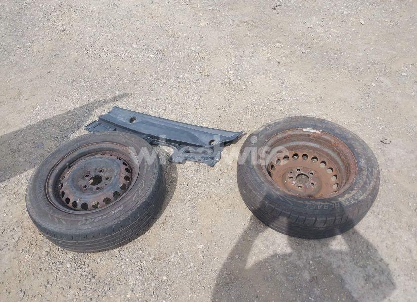 Photo 11 of 2011 Scion Tc N/A (VIN JTKJF5C78B3014750)