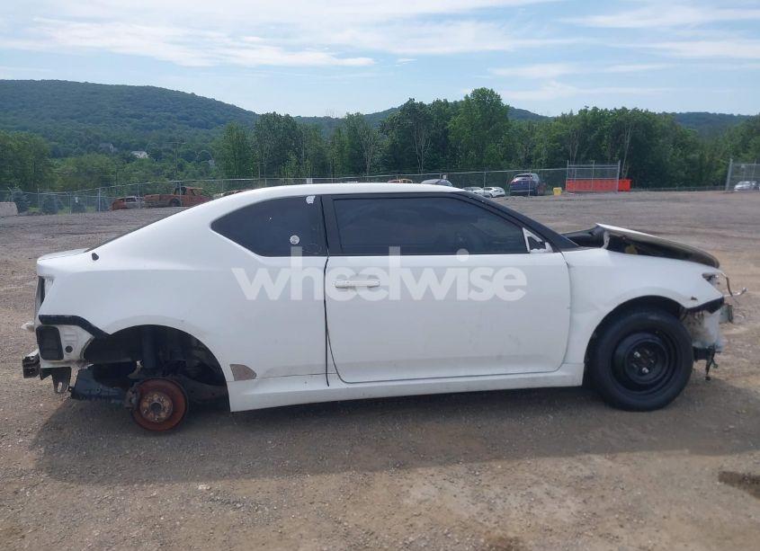 Photo 12 of 2011 Scion Tc N/A (VIN JTKJF5C78B3014750)