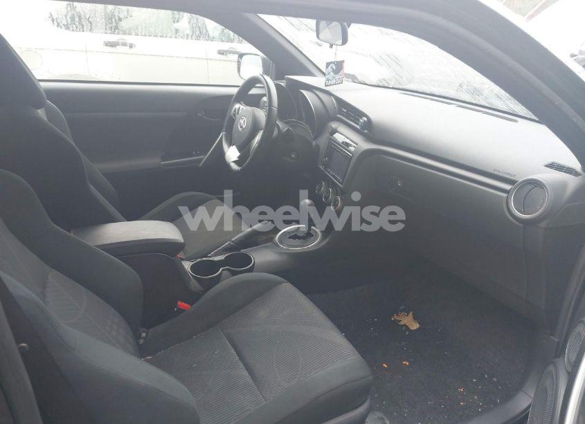 Photo 5 of 2011 Scion Tc N/A (VIN JTKJF5C79B3018581)