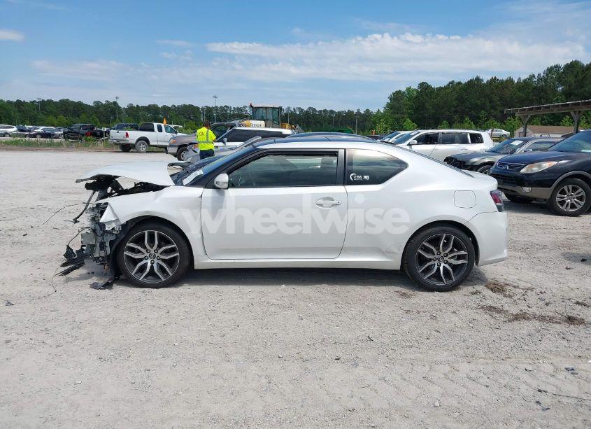 Photo 14 of 2015 Scion Tc N/A (VIN JTKJF5C79F3093318)