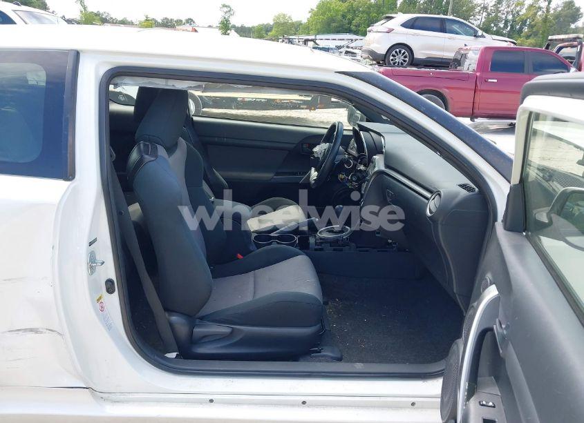 Photo 5 of 2015 Scion Tc N/A (VIN JTKJF5C79F3093318)