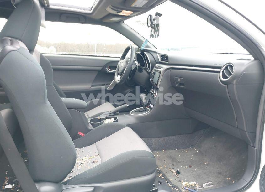 Photo 5 of 2016 Scion Tc N/A (VIN JTKJF5C79GJ018079)