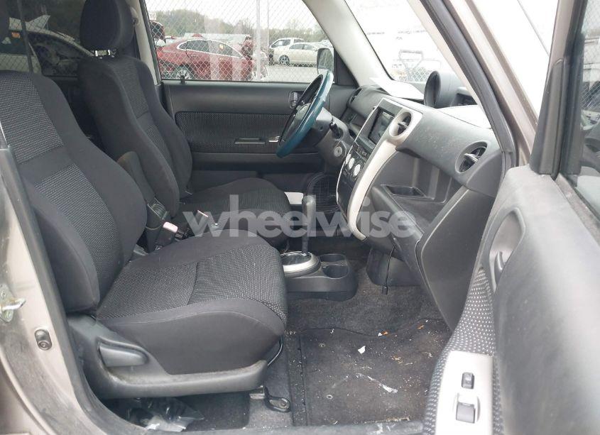 Photo 5 of 2005 Scion Xb N/A (VIN JTLKT324950174470)