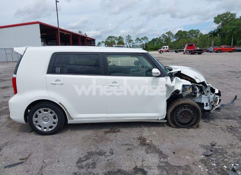 Photo 13 of 2015 Scion Xb N/A (VIN JTLZE4FE7FJ077927)