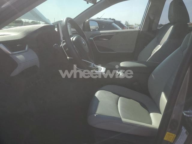 2020 TOYOTA RAV4 XLE PREMIUM (VIN JTMA1RFV2LD051473) main photo