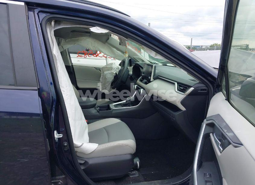 Photo 5 of 2019 Toyota Rav4 XLE PREMIUM (VIN JTMA1RFV4KD034673)