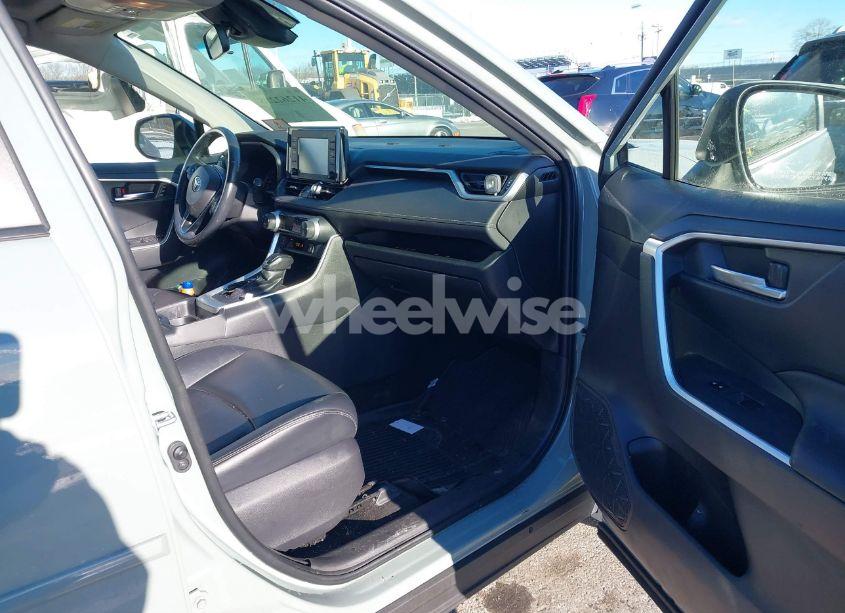 Photo 5 of 2019 Toyota Rav4 XLE PREMIUM (VIN JTMA1RFV6KD517369)