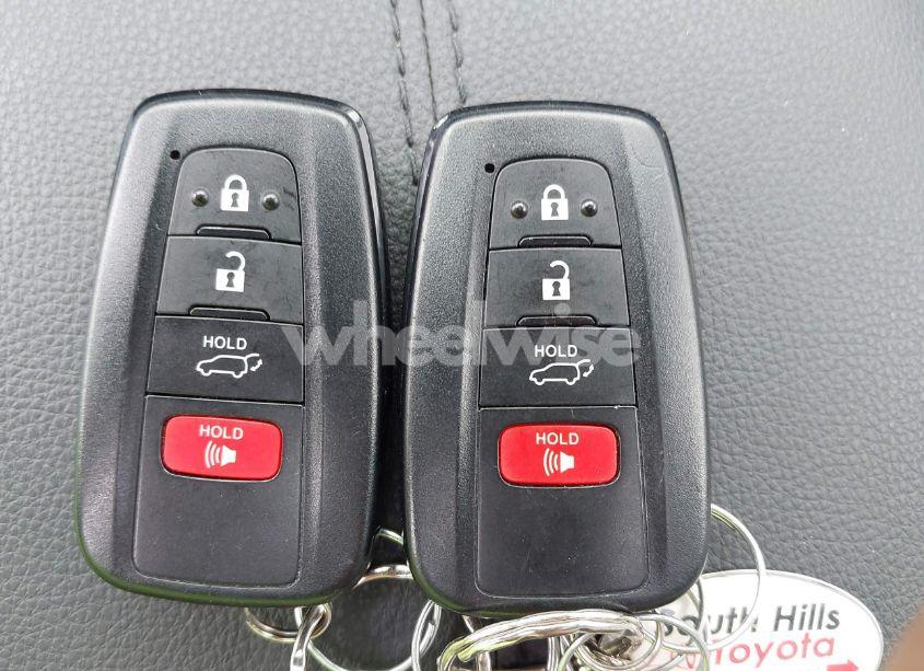 Photo 11 of 2021 Toyota Rav4 XLE PREMIUM (VIN JTMA1RFV8MD069137)