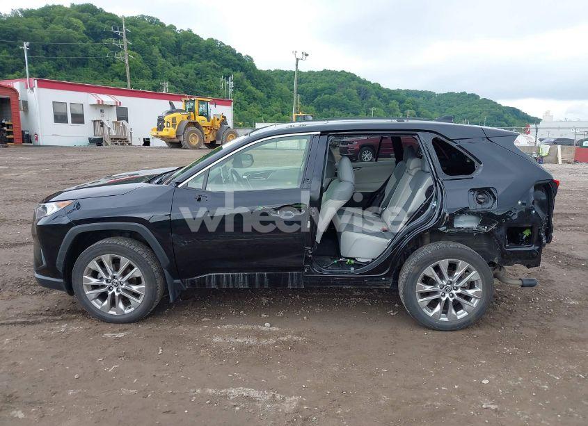 Photo 15 of 2021 Toyota Rav4 XLE PREMIUM (VIN JTMA1RFV8MD069137)