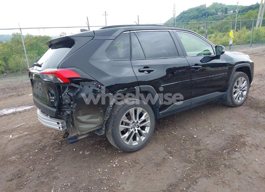Photo 4 of 2021 Toyota Rav4 XLE PREMIUM (VIN JTMA1RFV8MD069137)