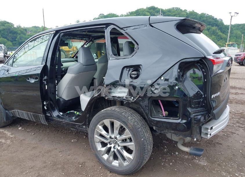 Photo 6 of 2021 Toyota Rav4 XLE PREMIUM (VIN JTMA1RFV8MD069137)