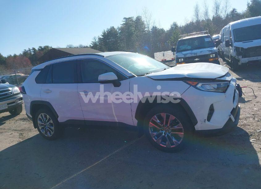 Photo 13 of 2019 Toyota Rav4 XLE PREMIUM (VIN JTMA1RFV9KJ007728)