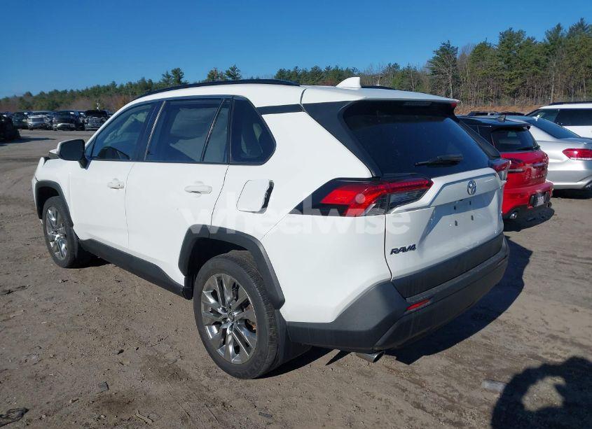 Photo 3 of 2019 Toyota Rav4 XLE PREMIUM (VIN JTMA1RFV9KJ007728)
