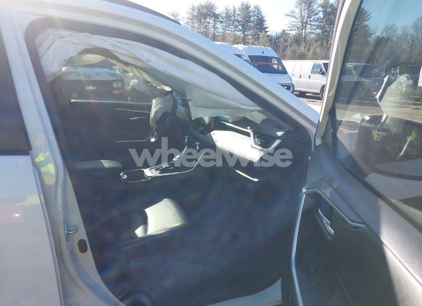 Photo 5 of 2019 Toyota Rav4 XLE PREMIUM (VIN JTMA1RFV9KJ007728)